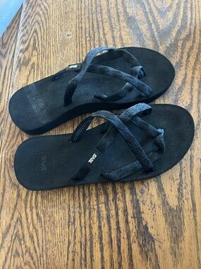 Teva Women’s Black Crisscross Strap Sandals